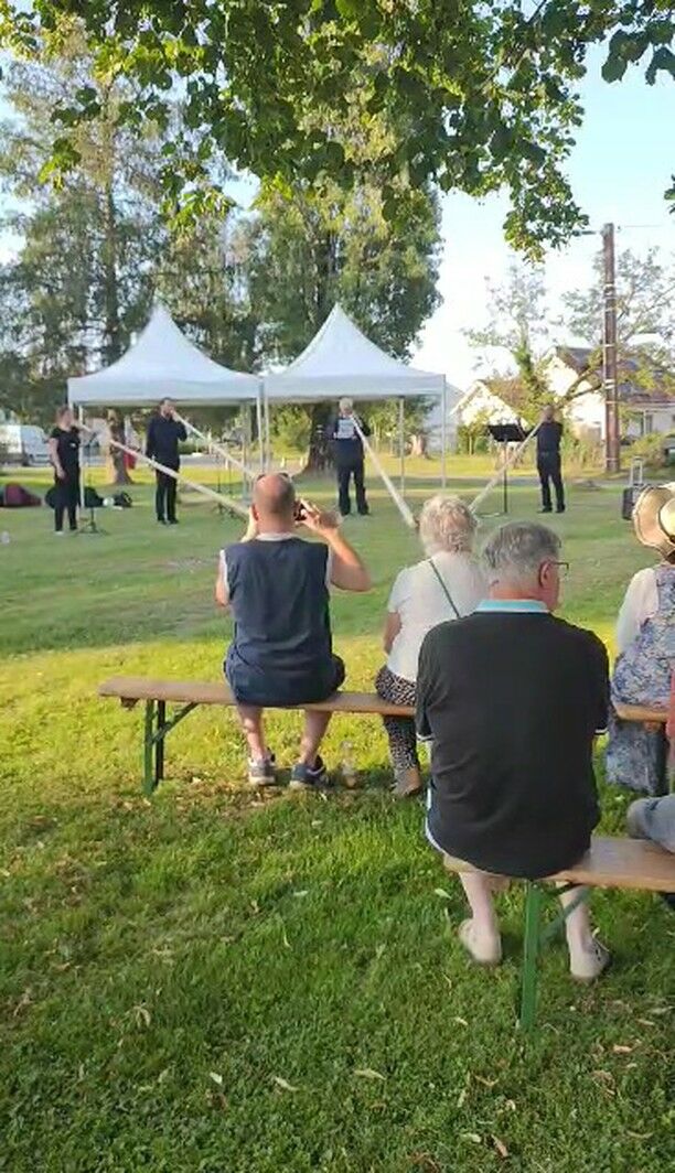 🎶 Quatuor de cor des Alpes - "Cinderella" d'Olivier Brisville.

🎺🎷En écho à @eurocuivres #2024, voici un petit extrait des concerts que nous avons donnés la semaine dernière dans l’agglomération du Pays de Montbéliard, Capitale de la Culture 2024. 

🙏🙏🙏 Merci à mes amis musiciens... 🎶 Léa Mercier, Bernard Schirrer, @clement.goy... Quel plaisir... 🎵 et quelles basses magnifiques !!!

🎥 Un grand merci aussi à Eric Villevière pour la vidéo 😊

#Eurocuivres #paysdemontbéliard #cordesalpes #alphorn #instrumentmaker #instrumentmaking #boismassif #artisanat #artisanatdart #artisanatdartfrancais #metiersdart #villedelyon #fabriquéàlyon #madeincroixrousse #ébéniste #créateur #resonancebois #régionauvergnerhônealpes