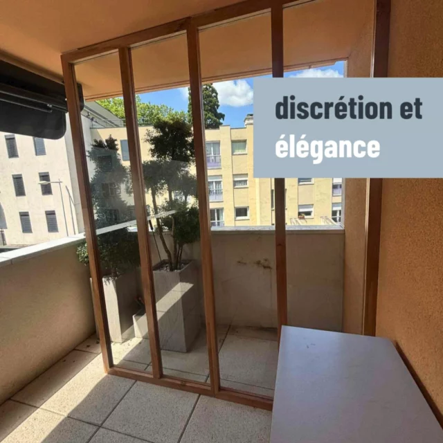 👉Agencement I résonance bois, c’est aussi de la menuiserie d’agencement. Notre cliente cherchait à faire fabriquer une paroie vitrée qui puisse isoler son balcon du vent. On ne lui proposait que des baies vitrées en aluminium ou pvc… elle est ravie de cette réalisation, un claustra vitré à la fois discret et élégant, qui bénéficie du charme et de la chaleur du bois🌳 (hêtre massif dans ce cas) et qui est bien assorti avec son mobilier d’extérieur. 

🙏Merci à SARL Renov'Verres Vitrerie Miroiterie, nos voisins croix-roussiens, pour cette belle collaboration.

#agencement #menuiserie #claustra #mobiliersurmesure #boismassif #hêtremassif #extérieurbois #artisanat #artisanatfrançais #villedelyon #fabriquéàlyon #madeincroixrousse #ébéniste #créateur #resonancebois #circuitcourtlocal #régionauvergnerhônealpes #cmalyonrhone
