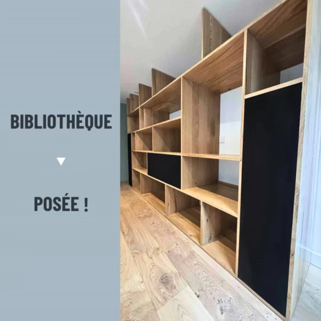 ✨Et voilà le résultat ! 😊 Une grande bibliothèque en chêne massif🌳, moderne et esthétique :
📐2,20 mètres de hauteur x 3,70m de longueur. 
📍Conçue en plusieurs modules pour sa livraison, assemblée sur place en quelques heures, le résultat a ravi nos fidèles clients 🙏. 
✏️ À noter : la petite nouveauté résonance bois, des cadres en chêne avec toile hi-fi noire tendue qui dissimulent les enceintes acoustiques.

#bibliotheque #bibliothequesurmesures #chênemassif #fabriquéàlyon #atelierdartdefrance #artisandartdefrance #villedelyon #régionauvergnerhônealpes