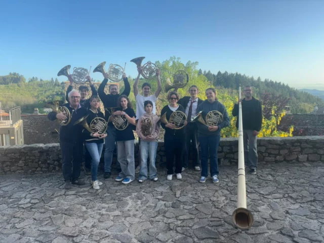 Chalencon #2026, première partie: Cor d’harmonie, en attendant les sonneurs de cor des Alpes qui arrivent jeudi! 
45 musiciens, 3 concerts pour ce bel événement.
Eric Sombret
ericsombret
Alexandre Jous
alexandrejous
olivierdarbellay
Sandro Faita
sandrofaita
Résonance Bois