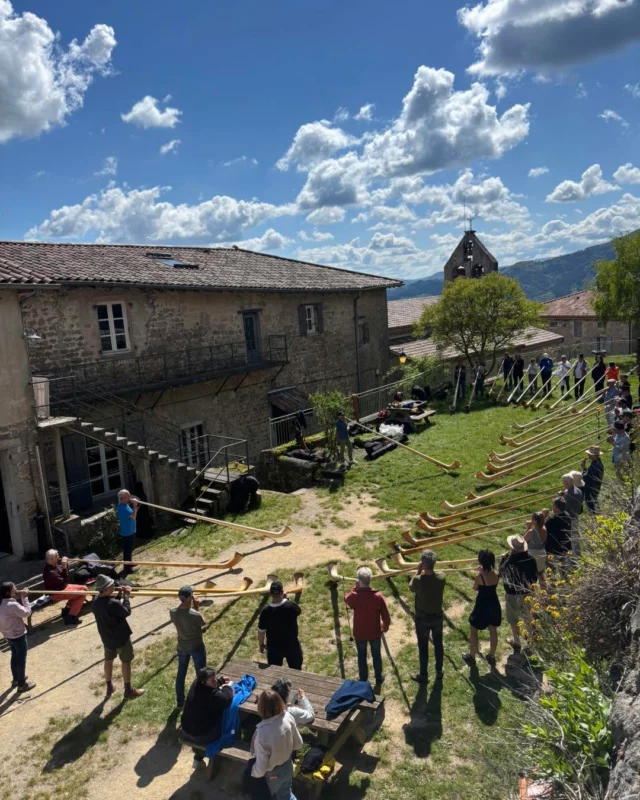 Et c’est parti!!!… Le soleil et les sonneurs sont là.